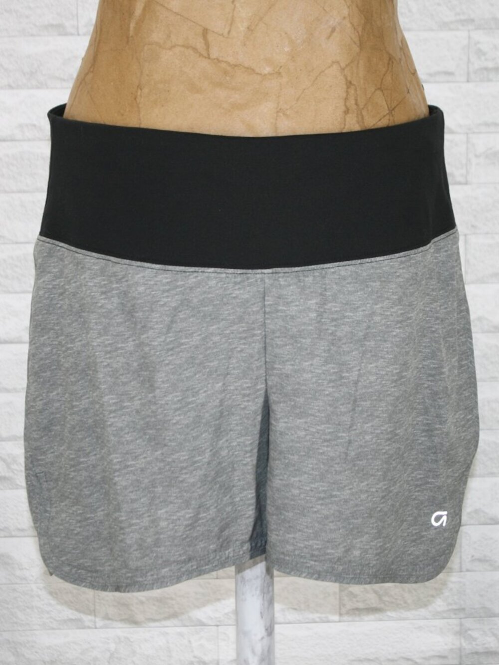 GAP FIT Maternity Shorts Running Workout Exercise Athletic Athleisure Gray Black